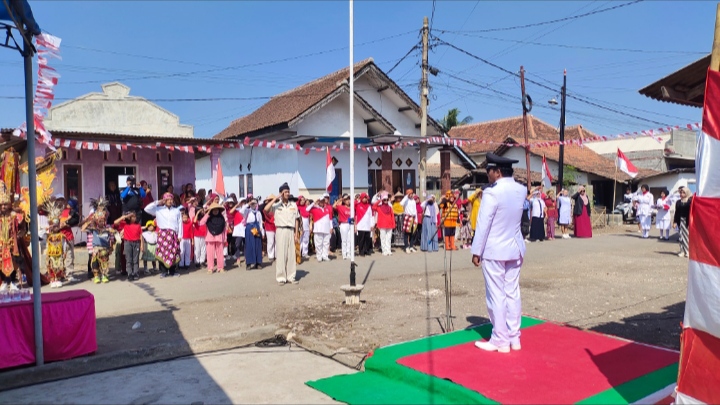 Upacara bendera di Puger Kulon