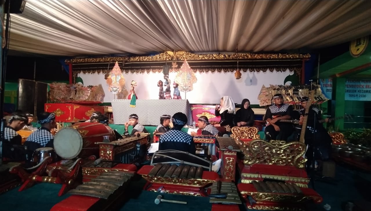 Pagelaran wayang kulit di Balung Kulon