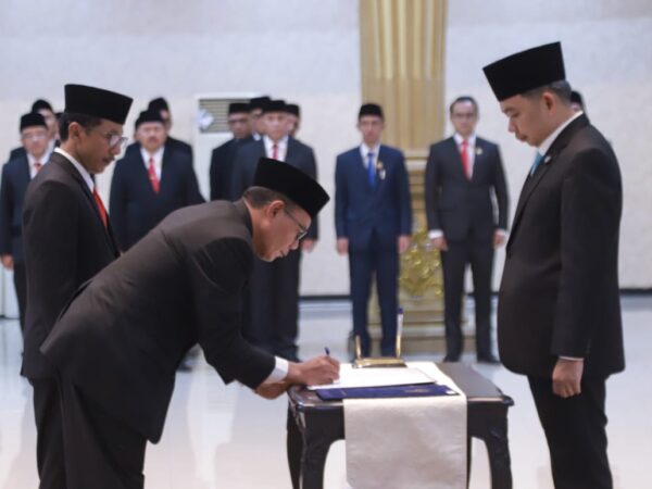 Gus Fawait Lantik 17 Pejabat Baru, Fokus Atasi Kemiskinan dan Stunting di Jember