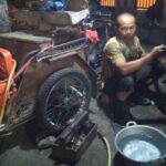Mbah Jenggot, Tukang Tambal Ban di Bondowoso yang Siaga hingga Menjelang Subuh