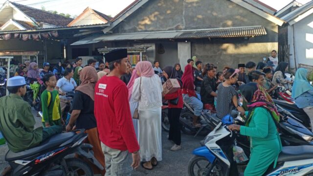 Kolaborasi Sibat, Pemdes, dan Komunitas Macan Tutul Bagi 350 Takjil di Kepanjen