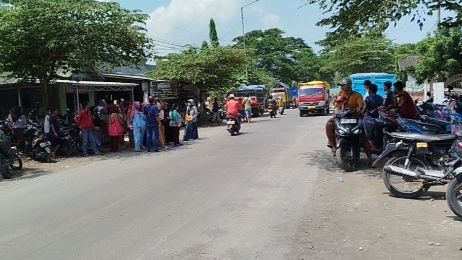 Protes warga Grenden