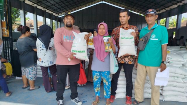 Kades Mlokorejo Kawal Bantuan Pangan 2026, Rumah Penerima Ditempeli Stiker Prabowo dan Gus Fawait